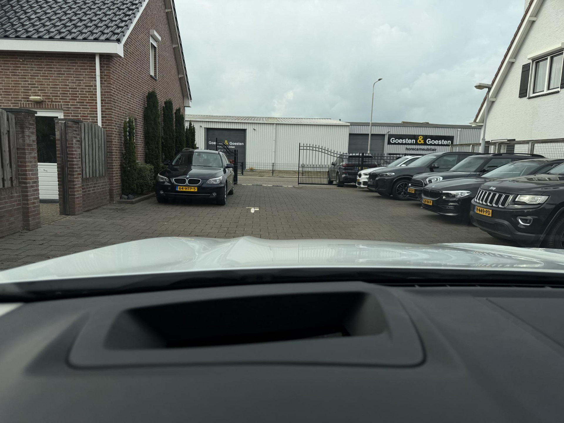48590482-13.jpg
